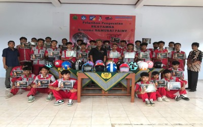 PELATIHAN PENGECATAN