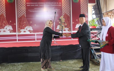 PELEPASAN SISWA KELAS XII SMK TAMANSISWA NANGGULAN